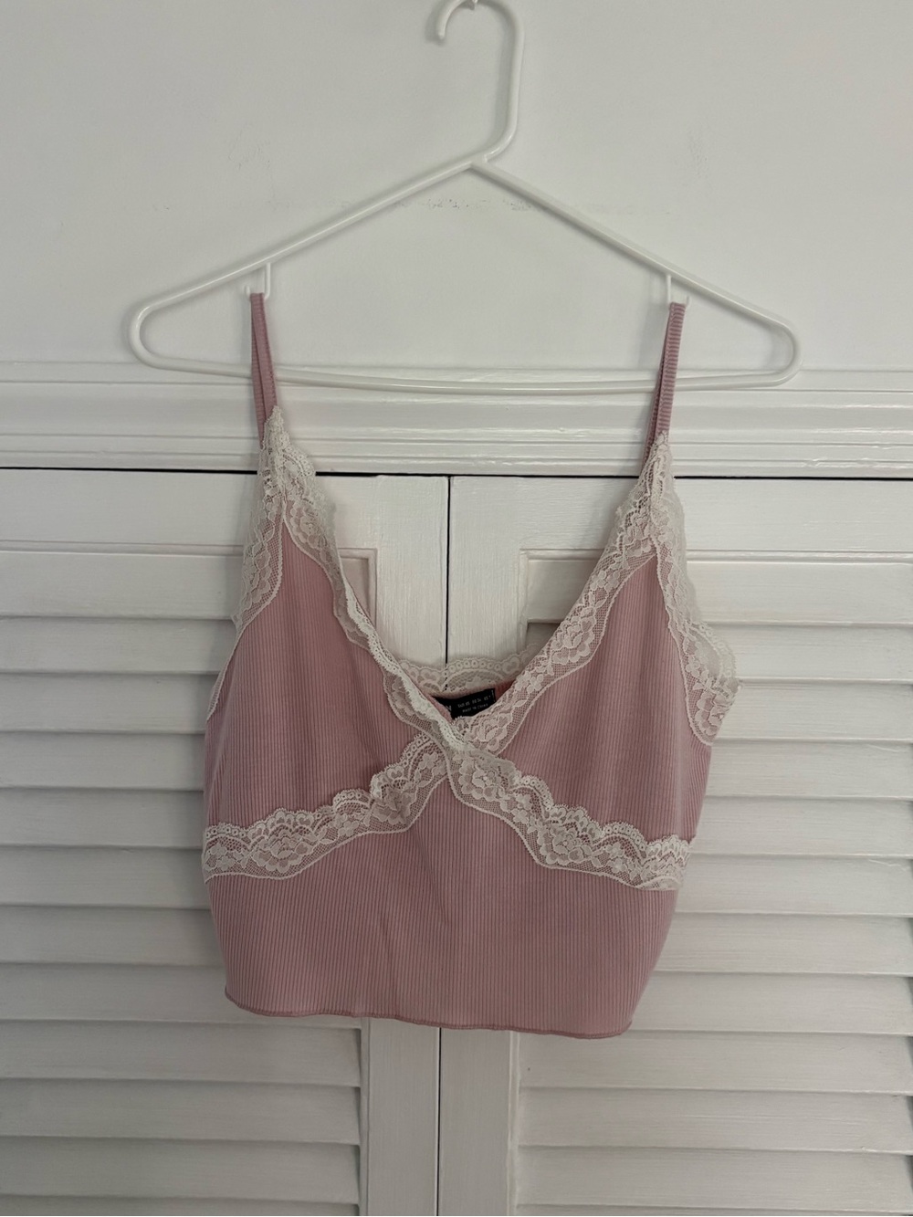 Soft Lace Trim Ribbed Cami Top in Dusty Pink